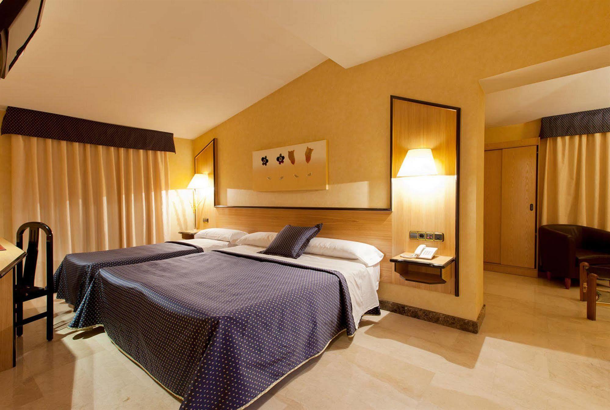 Hotel Ciudad De Navalcarnero Eksteriør billede