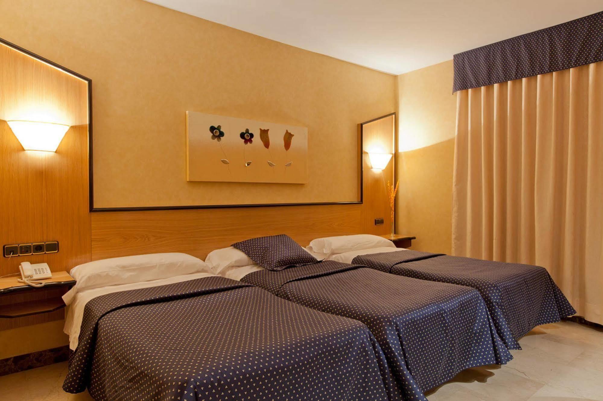 Hotel Ciudad De Navalcarnero Eksteriør billede